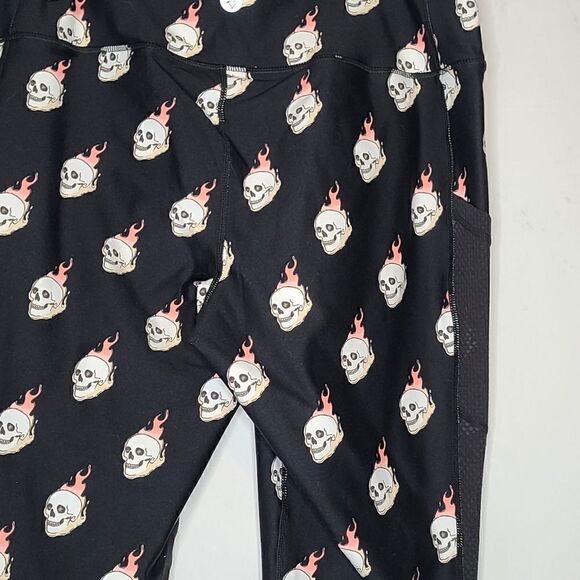2X 18W 20W Torrid Wicking Active Legging  Black Flames Skull Punk Mesh Panel - Picture 9 of 11
